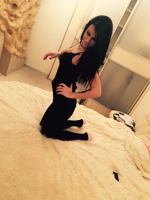 Страстная и раскованная, я гарантирую тебе неповторимые эмоции и настоящее удовольствие. Обожаю исполнять твои самые сокровенные желания и предлагаю широкий выбор интимных услуг. Ты сможешь окунуться со мной в мир страсти и похоти. Со мной каждая минута будет наполнена жаром и энергией. Просмотри мои 🔥 фотографии и оцени мою красоту и сексуальность. Я знаю все о том, как сделать тебя счастливым. Не упусти возможность окунуться в море наслаждения Москвы вместе со мной. Жду тебя 💋 23409, 20 лет